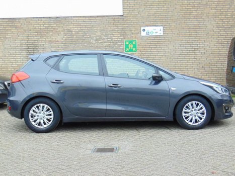 Kia Cee'd - 1.0i Turbo Navigator | Navi | Climate & Cruise control | Bluetooth | Metallic lak | Deal - 1