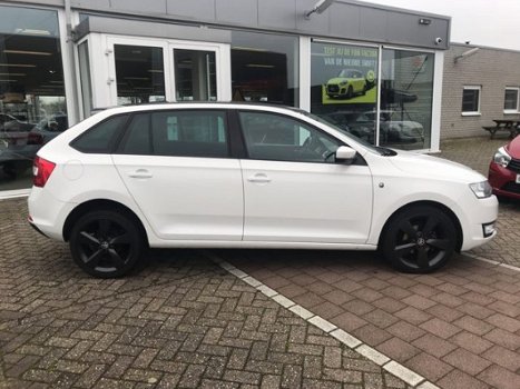 Skoda Rapid Spaceback - 1.2 TSI Greentech Elegance Businessline Pro Navigatie, parkeersensoren, lich - 1