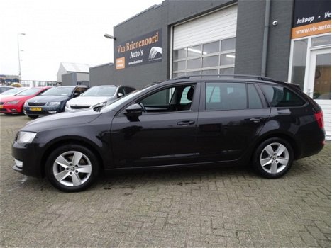 Skoda Octavia Combi - 1.6 TDI Greenline Businessline 6 bak van 1ste eig en parkeersensoren en naviga - 1