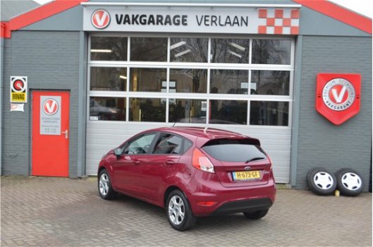 Ford Fiesta - 1.25 Titanium met stoeverwarming Winterbanden aanwezig - 1