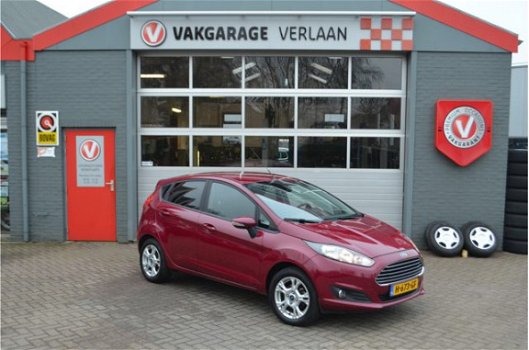 Ford Fiesta - 1.25 Titanium met stoeverwarming Winterbanden aanwezig - 1