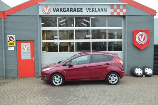 Ford Fiesta - 1.25 Titanium met stoeverwarming Winterbanden aanwezig - 1