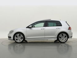 Volkswagen Golf - 1.6 TDI Business Edition R-line 81 kW / 110 pk / Panoramadak / Camera / Navigatie