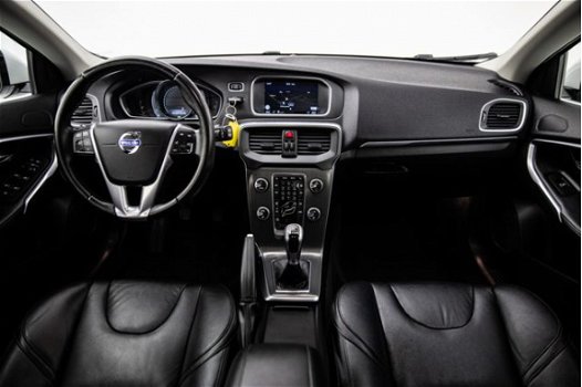 Volvo V40 - 2.0 D4 Summum Navi Leer 18 Inch Trekhaak - 1