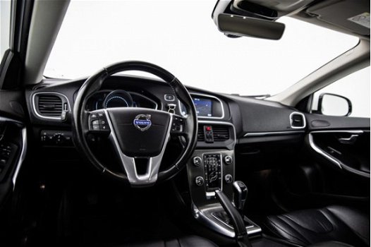 Volvo V40 - 2.0 D4 Summum Navi Leer 18 Inch Trekhaak - 1