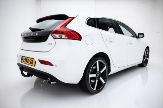 Volvo V40 - 2.0 D4 Summum Navi Leer 18 Inch Trekhaak - 1