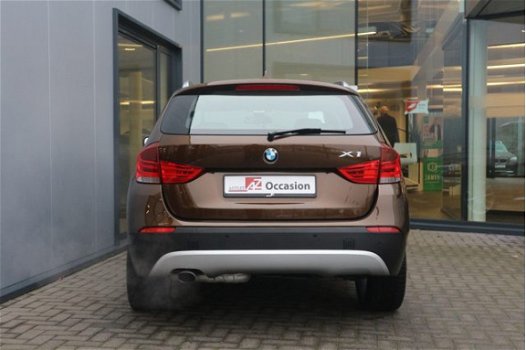 BMW X1 - sDrive18i Executive / Navigatie / Cruise Control - 1