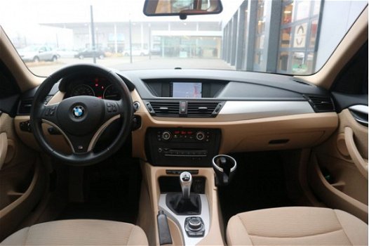 BMW X1 - sDrive18i Executive / Navigatie / Cruise Control - 1