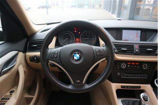 BMW X1 - sDrive18i Executive / Navigatie / Cruise Control - 1