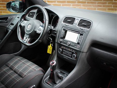 Volkswagen Golf - 2.0 GTI 211PK / Navigatie / Opendak / Nederlandse auto - 1