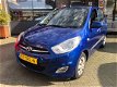 Hyundai i10 - 1.2I Plus 5 drs. Airco, Parkeersensoren - 1 - Thumbnail