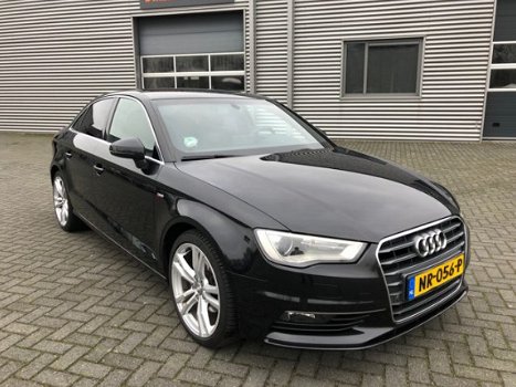 Audi A3 Limousine - 1.6 TDI S line Navigatie leer/alcantara Xenon Parkeerhulp v+a - 1