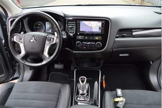 Mitsubishi Outlander - 2.0 PHEV Business Edition O.a: 18 Inch L.M., Navi, Camera, Xenon, Keyless.... - 1