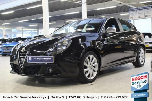 Alfa Romeo Giulietta - 1.4 Turbo MultiAir 170pk Automaat Distinctive LEER / LM VELGEN / STOELVERWARM - 1