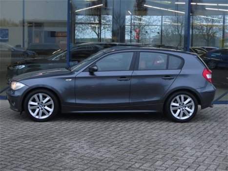 BMW 1-serie - 120D 5-DRS AUT. | NAVI | LEDER | SPORTSTOELEN | CRUISE - 1