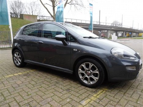 Fiat Punto Evo - 0.9 TwinAir Lounge AUTOM. AIRCO CRUISE CONTROL Financiering vanaf € 167, 00 per maa - 1