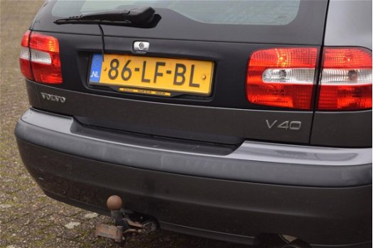 Volvo V40 - 1.8 Exclusive Airco + Winterbanden op velg - 1