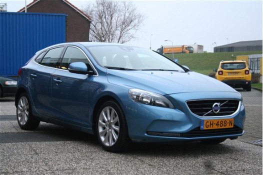 Volvo V40 - 1.6 T3 150PK Momentum - 1