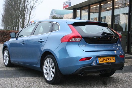 Volvo V40 - 1.6 T3 150PK Momentum - 1