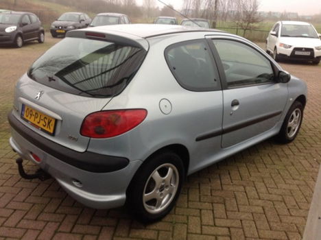 Peugeot 206 - 1.4 Pop' Art nieuwe apk bij aflevering - 1