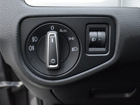 Volkswagen Golf - 1.0 TSI Comfortline | Navigatie | Parkeersensoren - 1