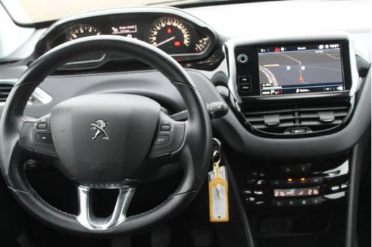 Peugeot 208 - 1.2 Puretech 82pk 5D Executive - 1