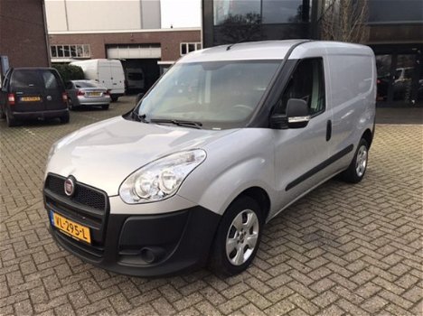 Fiat Doblò Cargo - 1.3 MultiJet Actual lichte schade r boven deur - 1