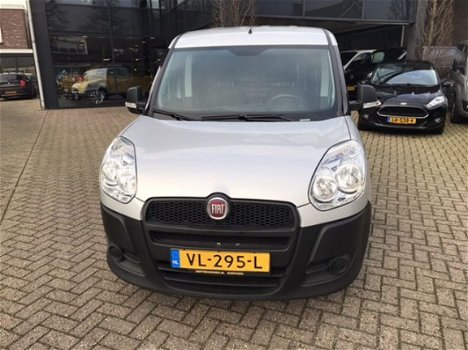 Fiat Doblò Cargo - 1.3 MultiJet Actual lichte schade r boven deur - 1