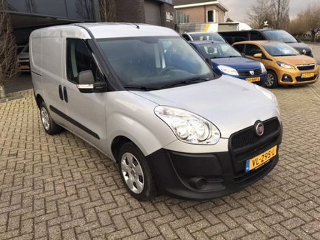 Fiat Doblò Cargo - 1.3 MultiJet Actual lichte schade r boven deur - 1