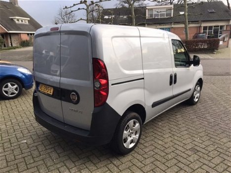 Fiat Doblò Cargo - 1.3 MultiJet Actual lichte schade r boven deur - 1