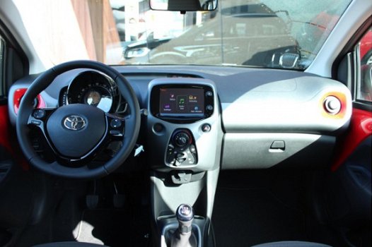 Toyota Aygo - 1.0 VVT-i 72pk 5D x-play - 1