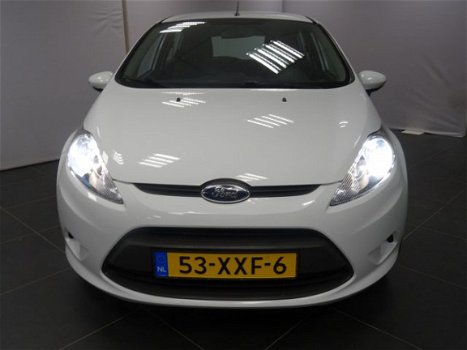 Ford Fiesta - 1.25 60PK 5DRS Champion Airco | L.m. Velgen | Electrische ramen | Zomer & winterbanden - 1