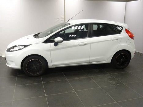 Ford Fiesta - 1.25 60PK 5DRS Champion Airco | L.m. Velgen | Electrische ramen | Zomer & winterbanden - 1