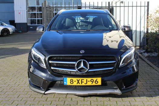 Mercedes-Benz GLA-Klasse - 200 Ambition Automaat AMG-Pakket 19Inch Xenon/Led Audio/Navi Pdc Airco - 1