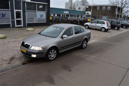 Skoda Octavia - 1.6 Ambiente - 1