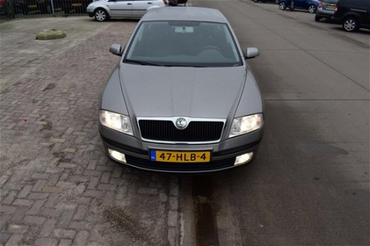 Skoda Octavia - 1.6 Ambiente - 1