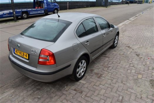 Skoda Octavia - 1.6 Ambiente - 1