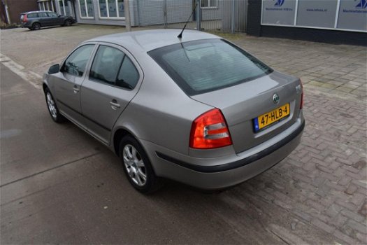 Skoda Octavia - 1.6 Ambiente - 1