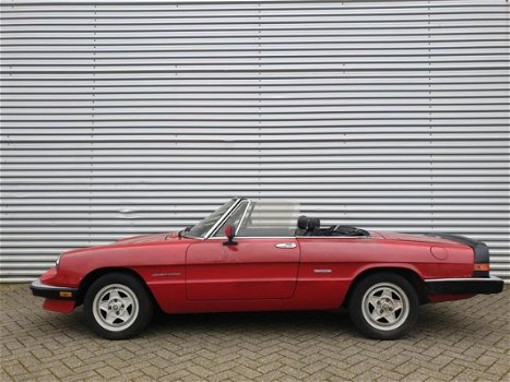 Alfa Romeo Spider - 2.0 - 1