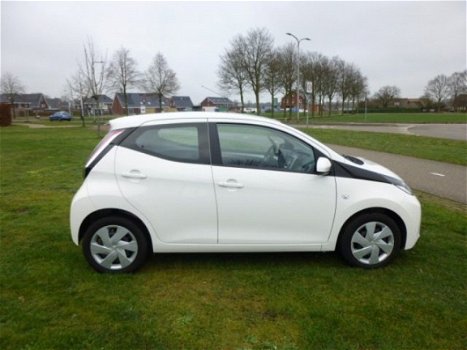 Toyota Aygo - 1.0 VVT-I X-PLAY - 1