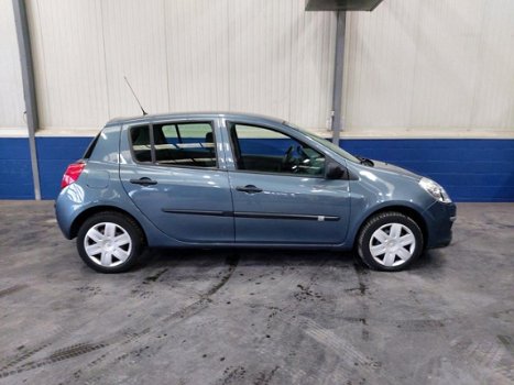 Renault Clio - 1.2-16V Authentique - 1