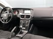 Volvo V40 - 1.6 T2 120PK Kinetic/ Navigatie/ Cruise control - 1 - Thumbnail