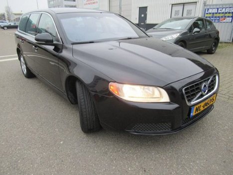 Volvo V70 - 2.0 T5 Kinetic 241 PK - 1