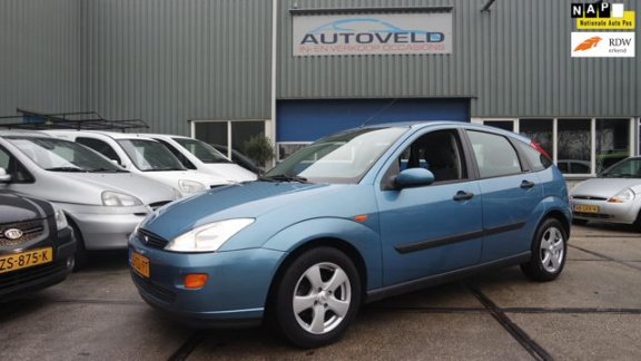 Ford Focus - 1.6-16V Ambiente AUTOMAAT DIGITAAL AIRCO-160.000 KM N.A.P - 1