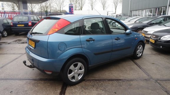 Ford Focus - 1.6-16V Ambiente AUTOMAAT DIGITAAL AIRCO-160.000 KM N.A.P - 1