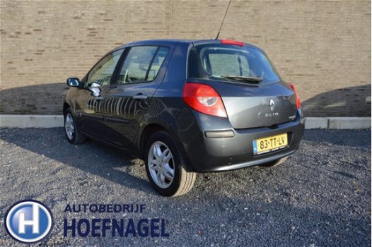 Renault Clio - 1.6-16V Privilège Airco/Cruise control/Elektrische ramen/Panorama dak/LM velgen 15'' - 1