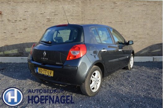 Renault Clio - 1.6-16V Privilège Airco/Cruise control/Elektrische ramen/Panorama dak/LM velgen 15'' - 1