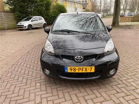 Toyota Aygo - 1.0-12V Dynamic Navigator Airco / 145.000 NAP / Nieuw APK / Zeer mooie auto - 1