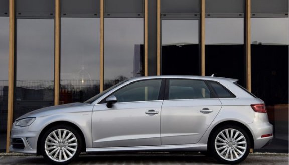 Audi A3 Sportback - 1.4 e-tron PHEV Pro Line plus Pano | S-line | Parkeersensoren achter | Navi excl - 1