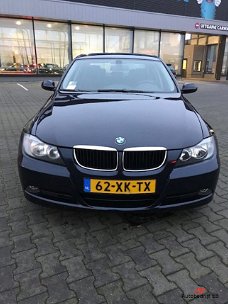 BMW 3-serie - 320i High Executive